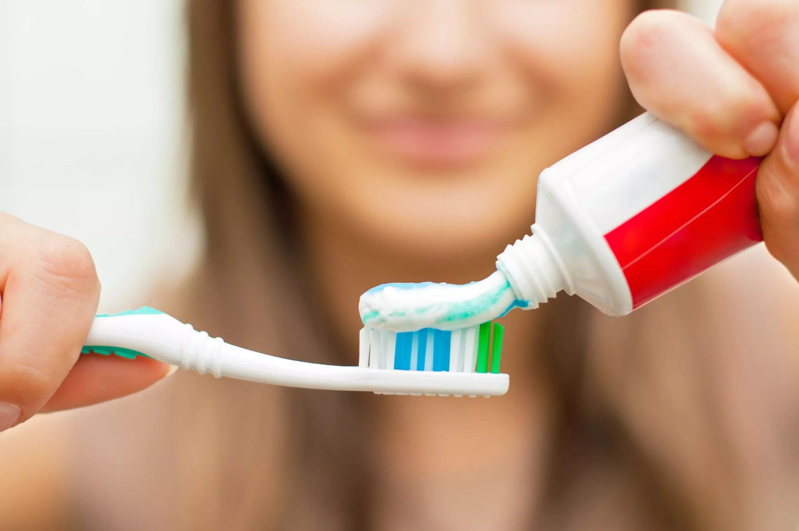 Quali dentifrici o sostanze aiutano la salute dei denti?